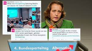 Bei einem treffen der afd im pentahotel in kassel wurde. Berliner Aktionskunstler Attackieren Beatrix Von Storch Mit Torte B Z Berlin
