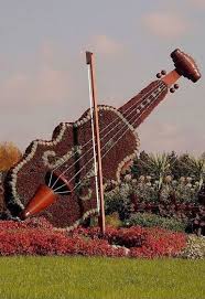 Treasures By Toni Friday Foto Friends Garden Magic Topiary Garden Garden Art Beautiful Gardens