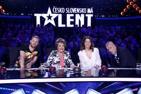 V prvej časti každý prihlásený súťažiaci predvedie svoj talent pred porotou. Cesko Slovensko Ma Talent Jirina Bohdalova Poprve Na Scene Cesko Slovensko Ma Talent Prima