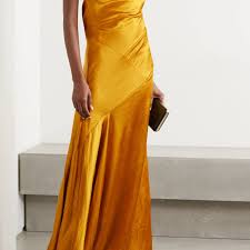 Getting dressed for a wedding is tough, but for a black tie wedding? 25 Best Black Tie Wedding Guest Dresses Of 2021