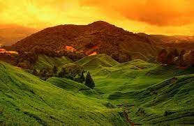 4) genting highlands atau tanah tinggi genting (2000m di atas paras laut 3°24′6.51″u, 101°46′2.62″t) ialah puncak gunung yang terletak dalam banjaran _di semenanjung malaysia dan merupakan tempat peranginan yang terkenal di malaysia. Pemandangan Indah Di Tanah Tinggi Cameron Cameron Highlands Southeast Asia Travel