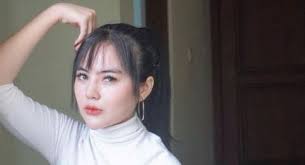 Identitas kedua artis muda yang diduga terlibat prostitusi itu banyak dipertanyakan oleh publik. Mareta Angel Angkat Bicara Dikaitkan Artis Inisial Ma Yang Ditangkap Polisi Suara Banten