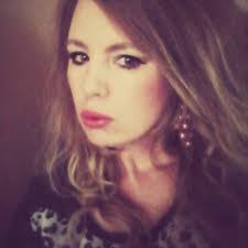 Kari Randall's Instagram, Twitter & Facebook