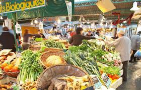 Curieuse de voir ce marché, nous y avons déambulé et même déjeuné dans un restaurant créole où nous nous sommes régalés, nous rappelant des voyages aux antilles. Marche Couvert Les Enfants Rouges Fremdenverkehrsamt Paris