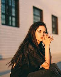 Pin By Hd Photos On Fashion Maggie Lindemann Girl Photography Poses Girl