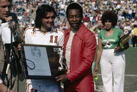 George best got six goals at northampton in the fa cup on 7 february 1970 in his push to prove the 'cranks' wrong. 2 Fussballstars Aus Nordirland Waren Lange Vor Will Grigg On Fire Ligalive