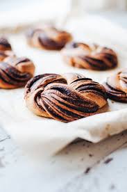 Chocolate Brioche Wreaths Hint Of Vanilla Chocolate Brioche Desserts Sweet Recipes