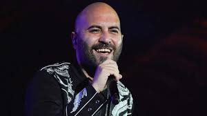 Giuliano sangiorgi ha una sua teoria particolare su come l'amico lele spedicato si sia ripreso dopo il la teoria sul come lele spedicato sia tornato in salute raccontata da giuliano sangiorgi ha un. Giuliano Sangiorgi Il Percorso Di Un Poeta Dall Anima Rock
