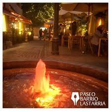 Es clave pedir varios platos y compartir y, por favor, guardá lugar para el postre. Paseo Barrio Lastarria Paseando La Noche De Martes En Paseo Barrio Lastarria Facebook