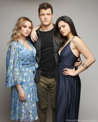 New supergirl actress sasha calle responds to mellisa benoist's comments. Hunter King Hunterhaleyking Twitter