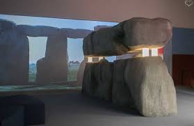Stonehenge, prehistoric stone circle monument, cemetery, and archaeological site located on salisbury plain, about 8 miles (13 km) north of salisbury, wiltshire, england. Stonehenge Ausstellung Im Mamuz Museum Mistelbach Vickyliebtdich