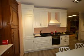 Il loro design ornato e i dettagli intagliati forniscono interesse, e i tavoli da camera da letto sono costruiti da una vasta gamma di materiali, dalla plastica al cartone. Offerta Cucina Scavolini Modello Baltimora San Gaetano Arredamenti