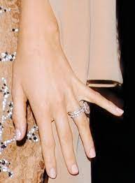 A Peek At How Big Blake Lively S Engagement Ring Really Is Blake Lively Engagement Ring Rose Engagement Ring Morganite Engagement Ring Rose Gold