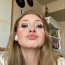 Beth Hacker's Instagram, Twitter & Facebook