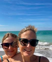 Introducing yourself and sharing a photo from Juno Beach, Florida