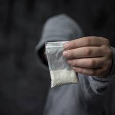 Kokain veya bilimsel adıyla benzoylemetil ekgonin, koka bitkisinin yapraklarından elde edilen kristalize tropan bir alkaloid. Funfjahriger Bringt Kokain Mit Zur Schule Fuhle Mich Wie Spiderman Stern De