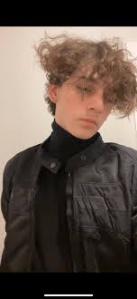 16 (M) I bet y'all can't guess my name. : r/TeenagersButBetter