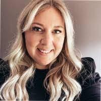 Alexandria Hewitt's Instagram, Twitter & Facebook