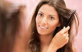 C'est bien connu, arracher un cheveu blanc, c'est la garantie d'en voir repousser 100. Comment Colorer Ses Racines Et Cheveux Blancs Naturellement Tout Pratique