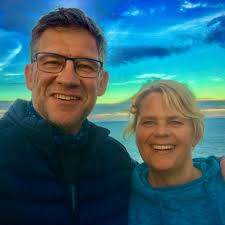 Recognise these girls, Paula Bolton, Sally Anne Davies, Pauline Maris and  Sharon Thompson. Cant make out the lass with her tongue out,nice perms  though.