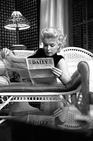 Decades after her death, she remains one of the twentieth century's most famous movie stars and pop icons. Was Marilyn Monroe Zu Hause Trug Vogue Germany