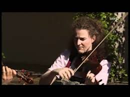 Austrian anna kiesenhofer caused one of the biggest shocks in olympic road racing history with an audacious solo victory in the women's race as a quartet of dutch champions paid for an apparent. Geigenmusi Kiesenhofer Youtube