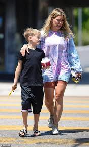 Hilary duff spoke exclusively to e! Hilary Duff Dotes On Son Luca 8 As She Treats Youngster To Frozen Yogurt In Los Angeles Readsector