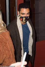 In a 2017 tweet, he laid out the rules. Bridgerton Star Rege Jean Page Steps Out With Saturday Night Live Producer Lindsay Shookus Aktuelle Boulevard Nachrichten Und Fotogalerien Zu Stars Sternchen