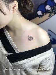 Những hình xăm nhỏ hình xăm mini luôn được giới trẻ ưa chuộng bởi sức hấp dẫn từ nét đẹp của nghệ thuật cũng như sức cuốn hút từ sự kín đáo. Diamond Tattoo Hinh XÄƒm XÄƒm Kim CÆ°Æ¡ng