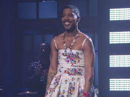 Musician kid cudi wore a floral dress during his performance of 'sad people' on saturday night live in what many are calling a tribute to the late kurt cobain. Cscpih6miwpqhm