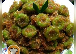 Bahan bahan doh kuih puteri mandi 2 cawan tepung pulut 3 sudu makan tepung gandum air secukup nya pewarna hijau bahan. Resipi Puteri Mandi Oleh Nor Al Fatihah Cookpad