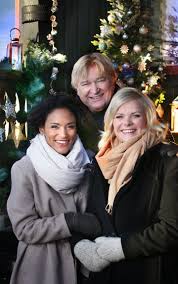 Det er dagen før dagen, kvelden før kvelden og jeg tipper de fleste av dere sitter og ser på programmet med samme navn på nrk akkurat nå. Kvelden For Kvelden Tv Series 2002 Imdb