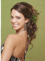 Prom Hairstyles 2021 Here Are The Best Ideas Side Hairstyles Hair Styles Side Curls Hairstyles