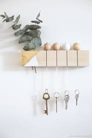 Noel 2019 15 Cadeaux Diy En Bois A Faire Soi Meme Projets De Bricolage Bois Porte Clef Tasseau Bois