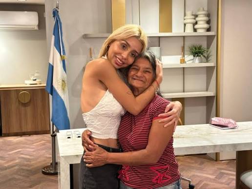Hoy me reuní con vecinas de nuestra ciudad, mujeres luchadoras, jefas de  hogar, madres y abuelas que cada día hacen un enorme esfuerzo por sacar  adelante a sus familias. Pudimos dialogar sobre
