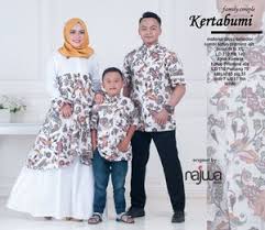 Jual beli baju couple muslim terbaru 2021, tersedia berbagai pilihan baju couple muslim harga murah! Gamis Couple Keluarga 1 Anak Gambar Islami