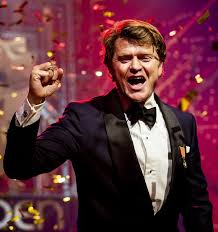 Beau van erven dorens (born 24 december 1970) is a dutch television presenter, actor and voice actor. Live Beau Van Erven Dorens Wint Gouden Televizier Ring Show Gelderlander Nl