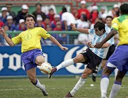 Brazil booked their place in the copa america final, thanks to goals in either half from gabriel jesus o mineirão já vibra com os torcedores do #brasil vs. Argentina 2 Brazil 2 2 4 P In 2004 In Lima Cesar Delgado Scored For Argentina On 87 Minutes In The Final Of Copa America 2 1 Arge America Running Argentina