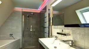 Im unbeleuchteten zustand sind die hinterleuchteten flachen als milchglas sichtbar und. Badezimmer Beleuchtung Decke Led Youtube