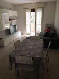 Ampio soggiorno, cucina abitabile, 3 camere di cui 2 matrimoniali e una. Affitto Appartamenti Pinarella Di Cervia Cercasicasa It