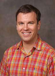 Kobieta próbuje wyjechać z miejsca parkingowego. Mark Grabowski Faculty Profiles Adelphi University