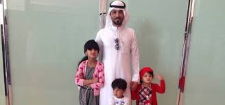 أصبح المهاجم الإماراتي علي مبخوت أول لاعب في تاريخ الكرة الخليجية يسجل (75) هدفًا خلال (92) لقاء في المباريات الدولية فقط. Ø£Ø³Ø±Ø© Ù…Ø¨Ø®ÙˆØª ØªØ§Ø¨Ø¹Øª Ù…Ø¨Ø§Ø±ÙŠØ§Øª Ø§Ù„Ù…Ù†ØªØ®Ø¨ Ø¨Ù€ Ø·Ù€Ù€Ù€Ù‚ÙˆØ³ Ø®Ø§ØµØ© Ø±ÙŠØ§Ø¶Ø© Ù…Ø­Ù„ÙŠØ© Ø§Ù„Ø¥Ù…Ø§Ø±Ø§Øª Ø§Ù„ÙŠÙˆÙ…