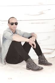 Es una familia famosa, no sólo por erik rubín, quien tiene más de 35 años en la música, también por el lado de andrea legarreta, quien es una de las cartas fuertes de televisa en. Erik Rubin Wikipedia