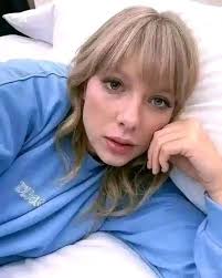 Long live hon'able genius charismatic beloved gorgeous prettiest cutest  Angel Queen of Popular the greatest global legend Angel Queen Princess  Gorgeous prettiest girl Doll Taylor Swift, the Magnificent to inspire