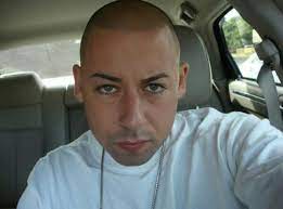 Tengo rubias, trigueñas y de pelo rizo con permiso, el princi en la casa, todos pa'l piso tengo blancas, morenas y de pelo lacio despacio, no hables de cartier, eso es un casio socio no te metas donde no conoces saca los peines, la corta y los largo quitale el seguro, vamo' a asegurarlo no te metas donde no conoces saca los peines, la corta y. Jose Cosculluela Oficialcoscu Twitter