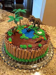 Kuchendeckel werden aus dickem kartenpapier hergestellt. Dinosaurier Kuchen Dino Dino Dinosaurierkuchen Dinosaur Birthday Cakes Birthday Cake Kids Boys Boy Birthday Cake