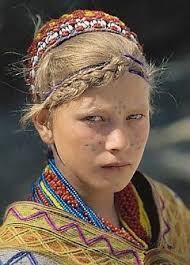 Why do some people erroneously believe that 'Indo-European' is a race,  while in fact it's a linguistic theory (hypothesis)?