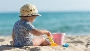 Auch der kopf sollte selbstredend bedeckt werden. Mit Baby An Den Strand Zwergehuus Magazin