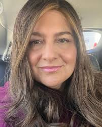 Lisa Greenfield's Instagram, Twitter & Facebook