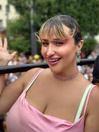 De qué color me pinto el cabello ahora? #midsize #bodypositive